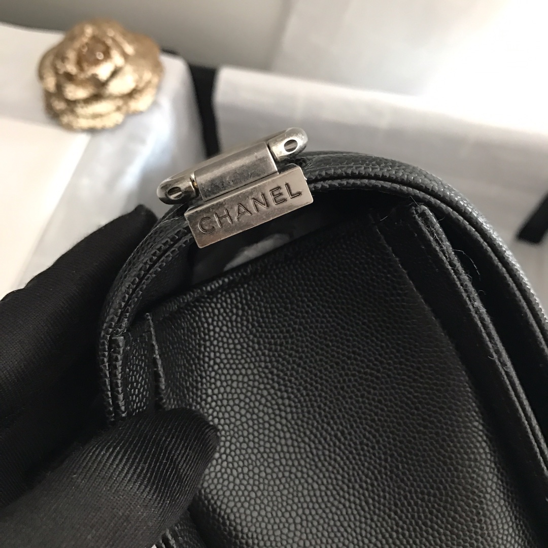 Ch**el medium boy bag chevron black-tone metal grained leather black a67086 25cm