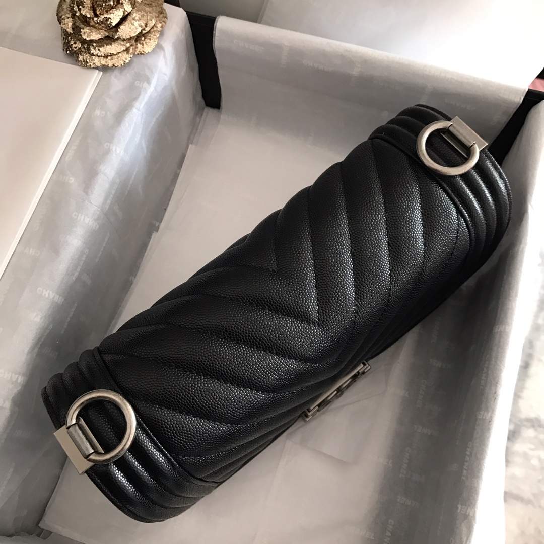 Ch**el medium boy bag chevron black-tone metal grained leather black a67086 25cm