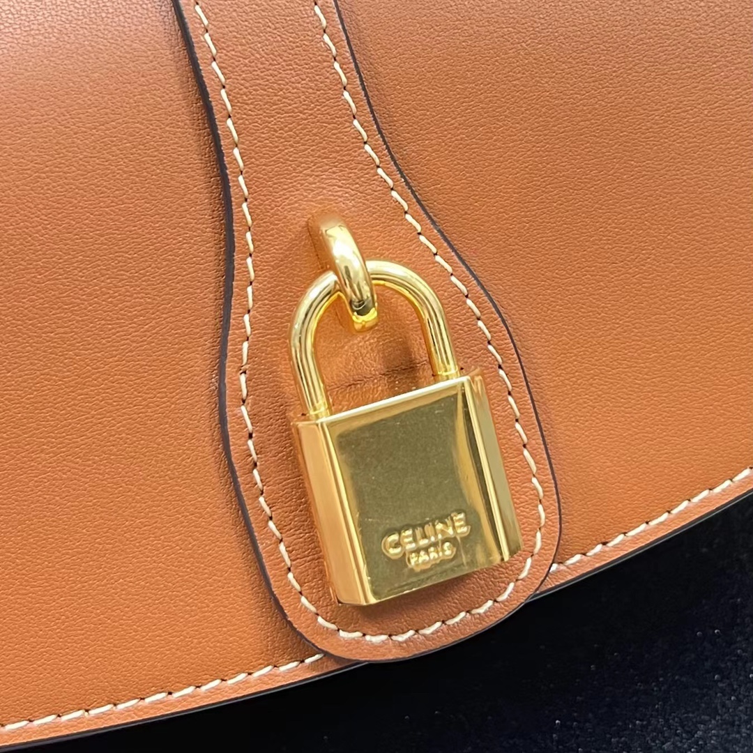 Ce1i*e clutch on strap smooth leather tan 10i593dq1 18 × 8 × 5 cm