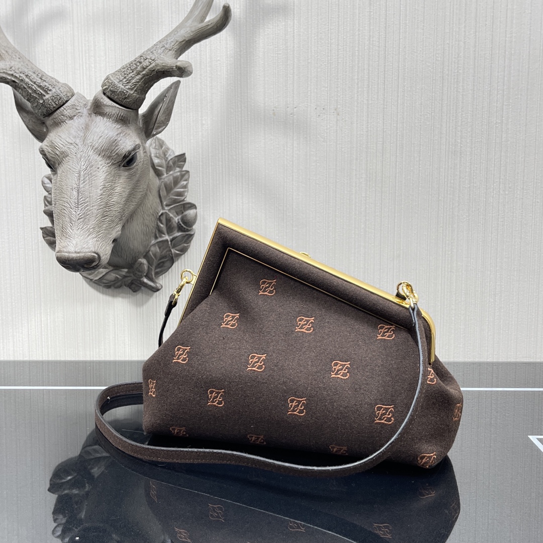 F**di small first flannel dark brown 8bp129abve 26 x 9.5 x 18 cm