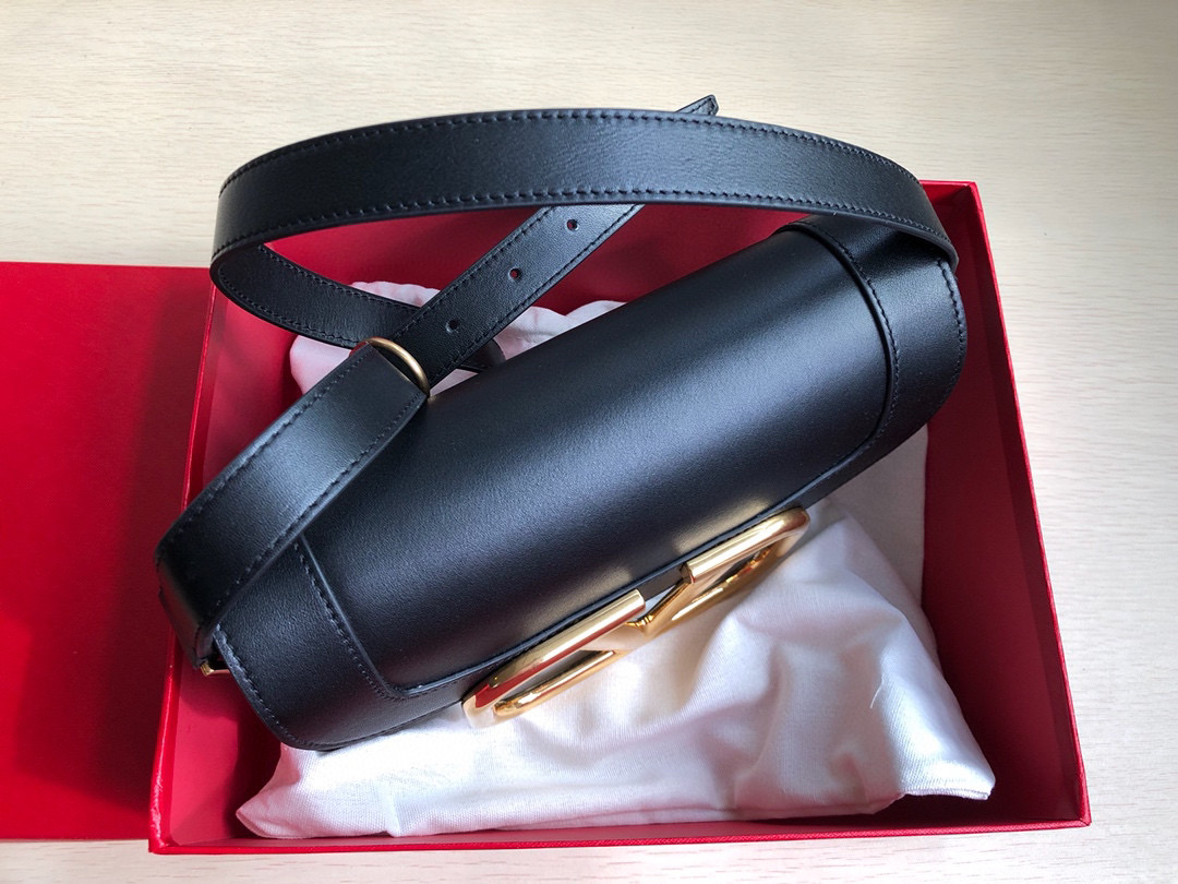 Va1e*ntin0 garavani s*pervee crossbody bag leather black wb0g09zxl 26.5 x 9 x 15 cm