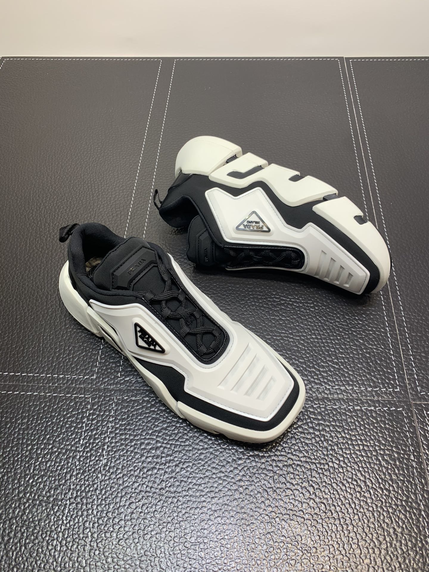 Pra*a techno strectch sneakers white