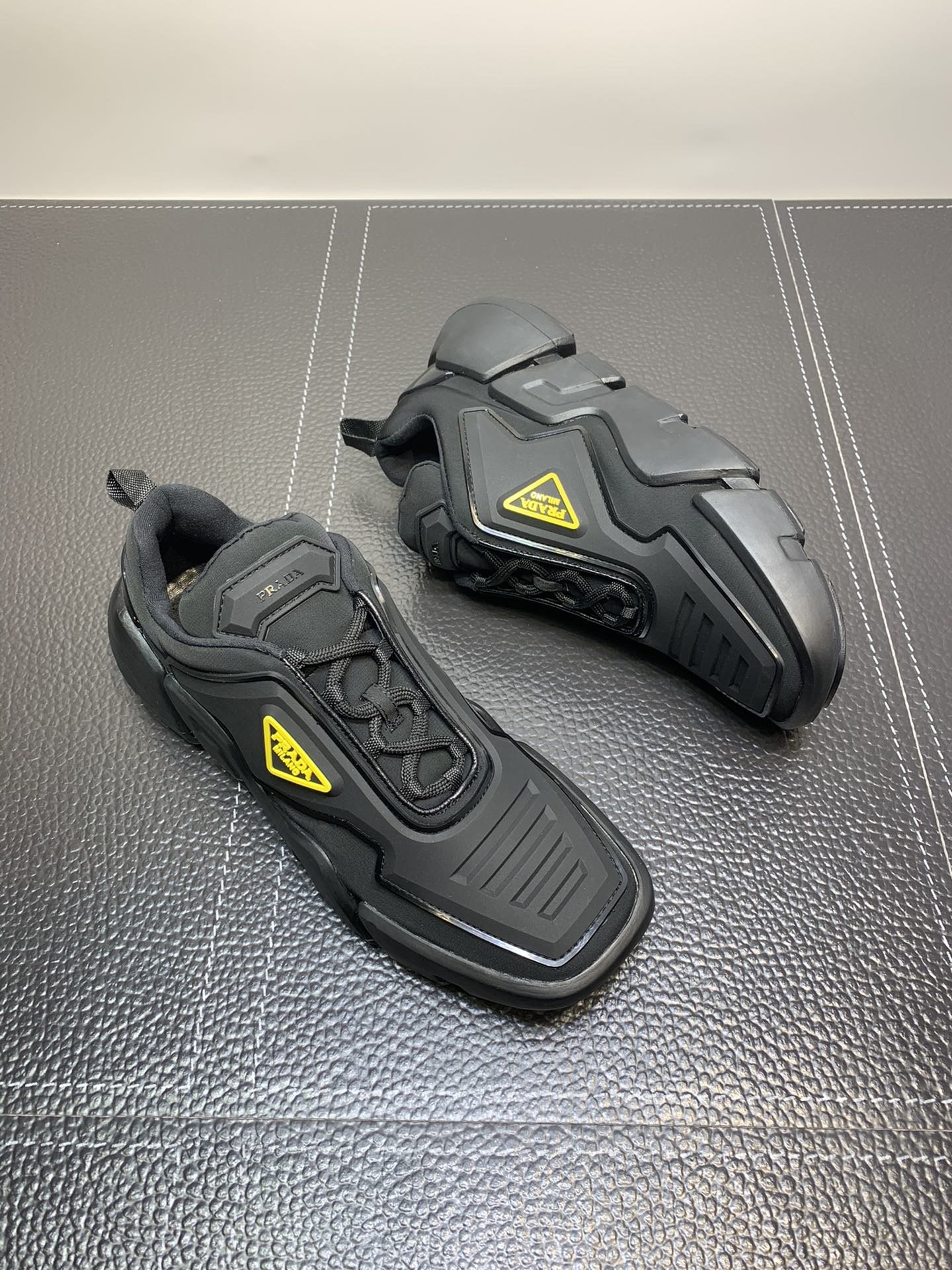 Pra*a techno strectch sneakers black