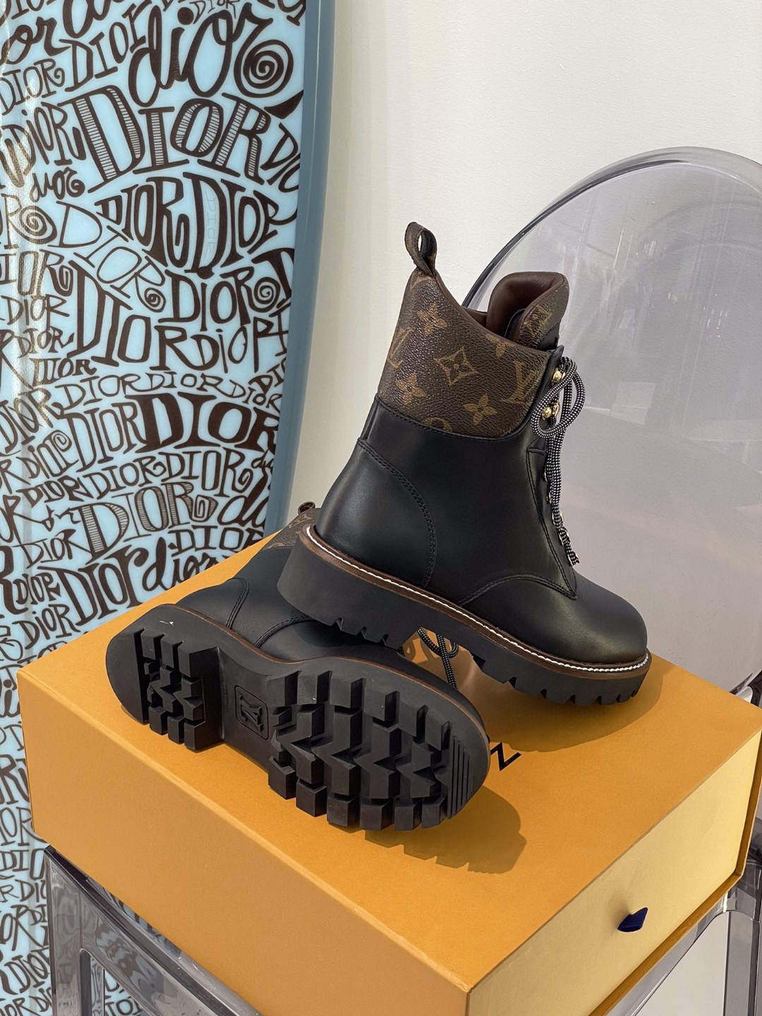 l0vis Vvtt0n territory flat ranger black 1a969u