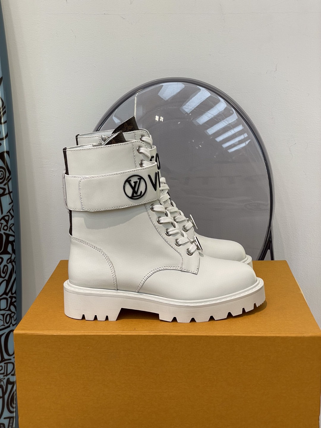 l0vis Vvtt0n territory flat ranger white 1a9hao