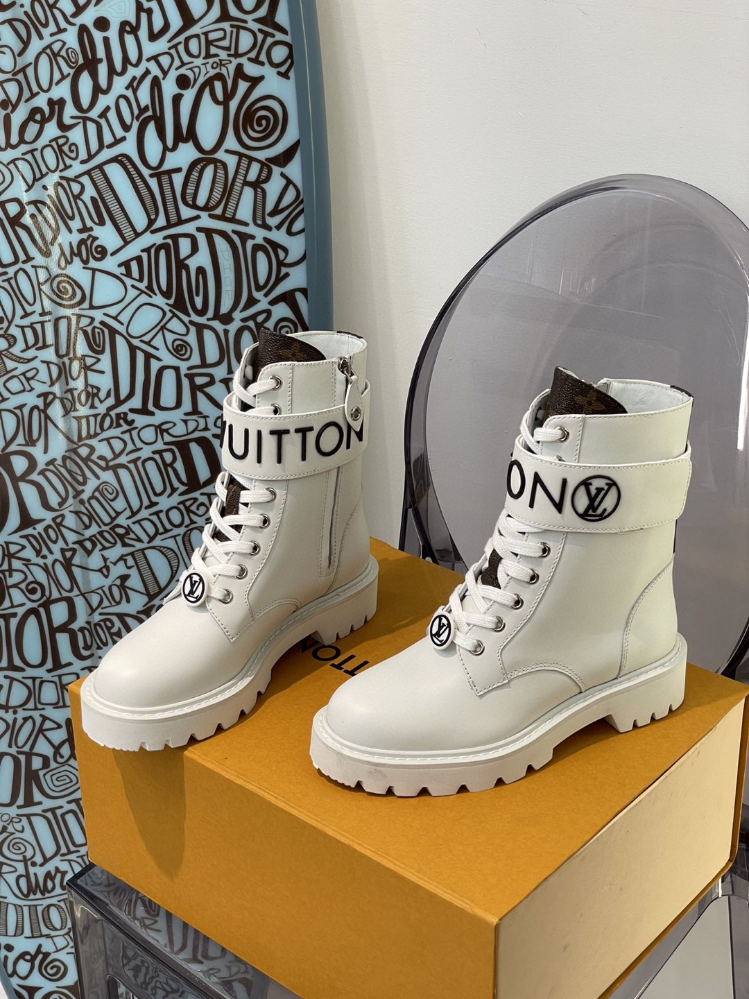 l0vis Vvtt0n territory flat ranger white 1a9hao