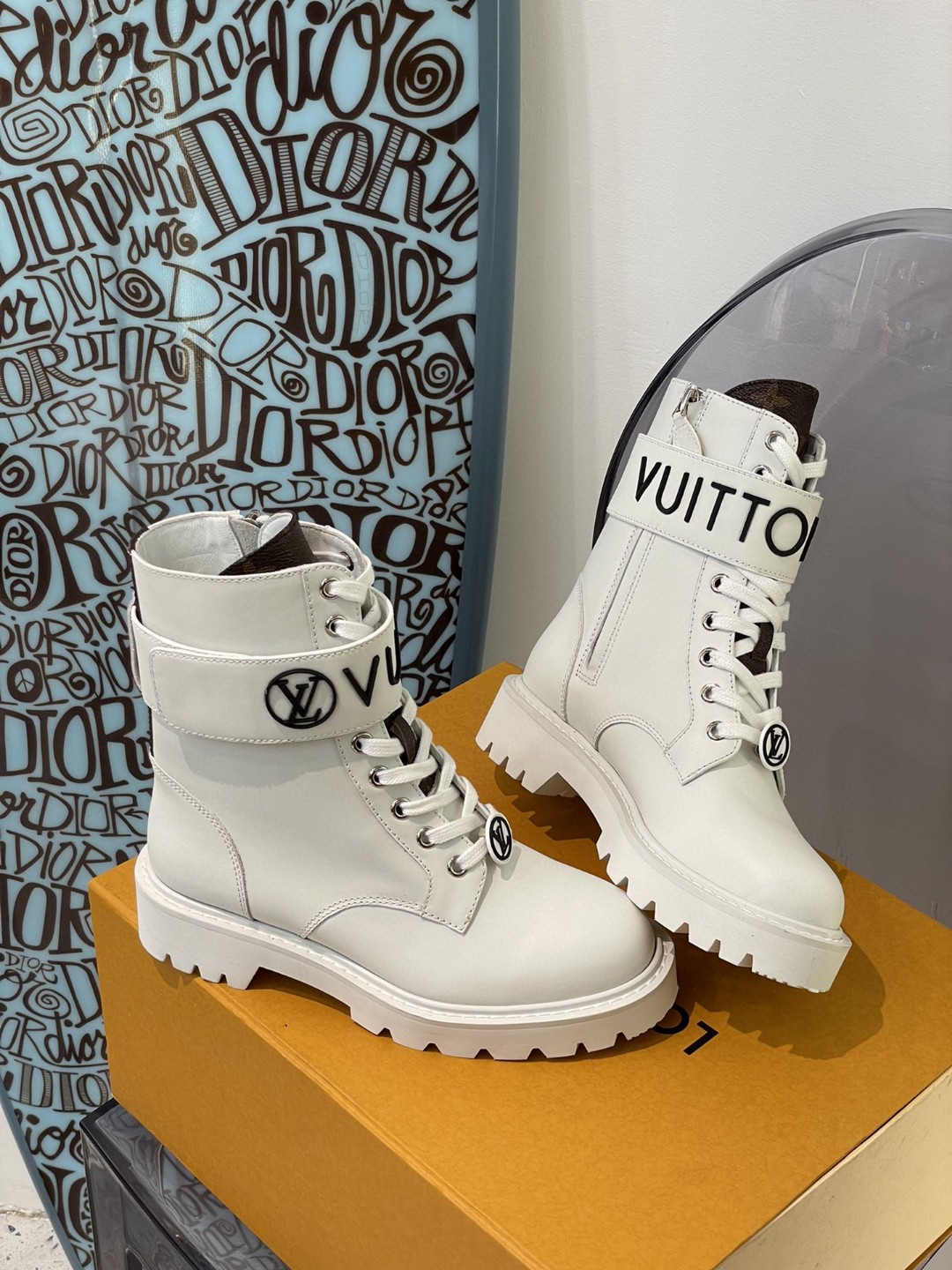 l0vis Vvtt0n territory flat ranger white 1a9hao