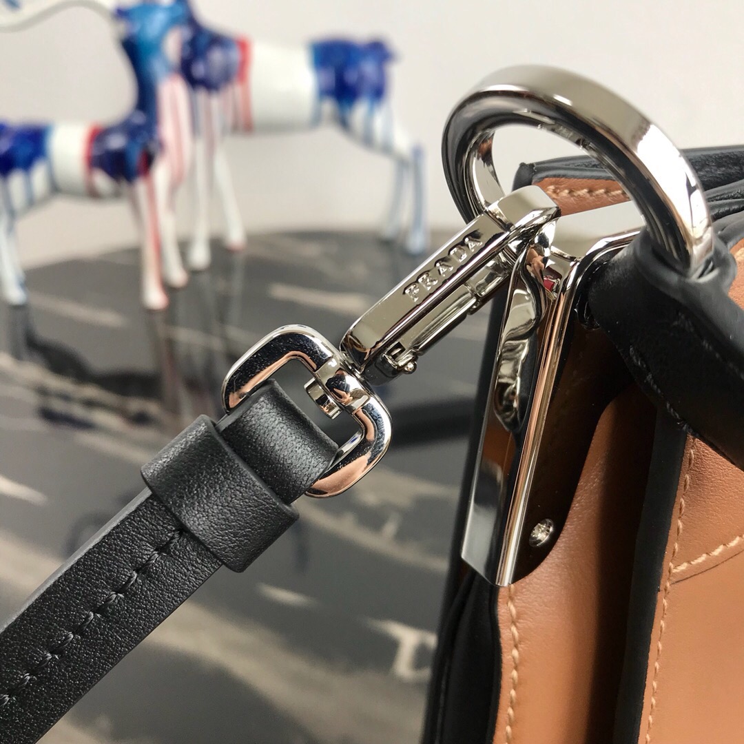 Pra*a small margit leather bag brown 1bc082 20 x 7 x 20 cm