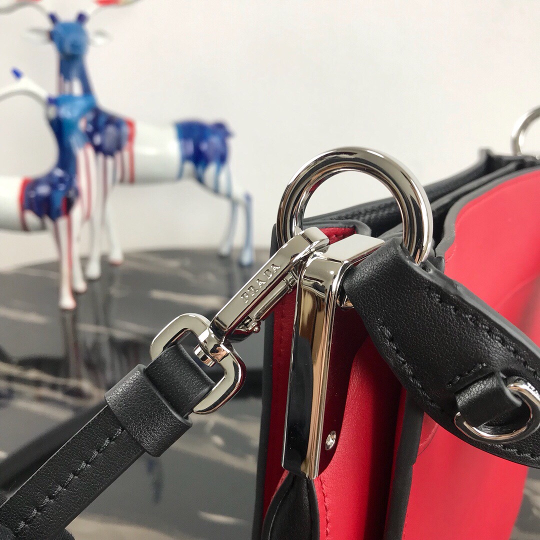 Pra*a small margit leather bag red 1bc082 20 x 7 x 20 cm