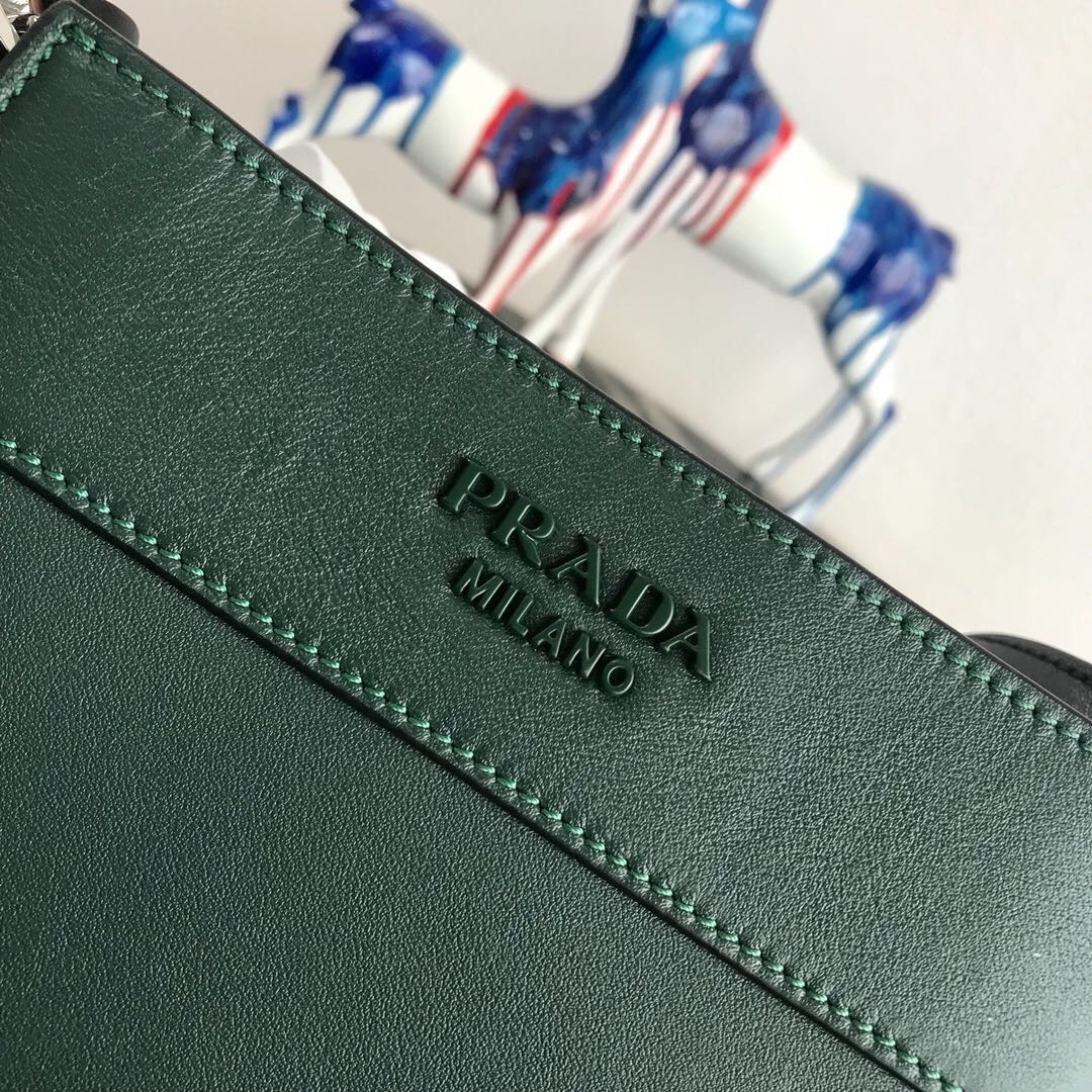 Pra*a small margit leather bag green 1bc082 20 x 7 x 20 cm