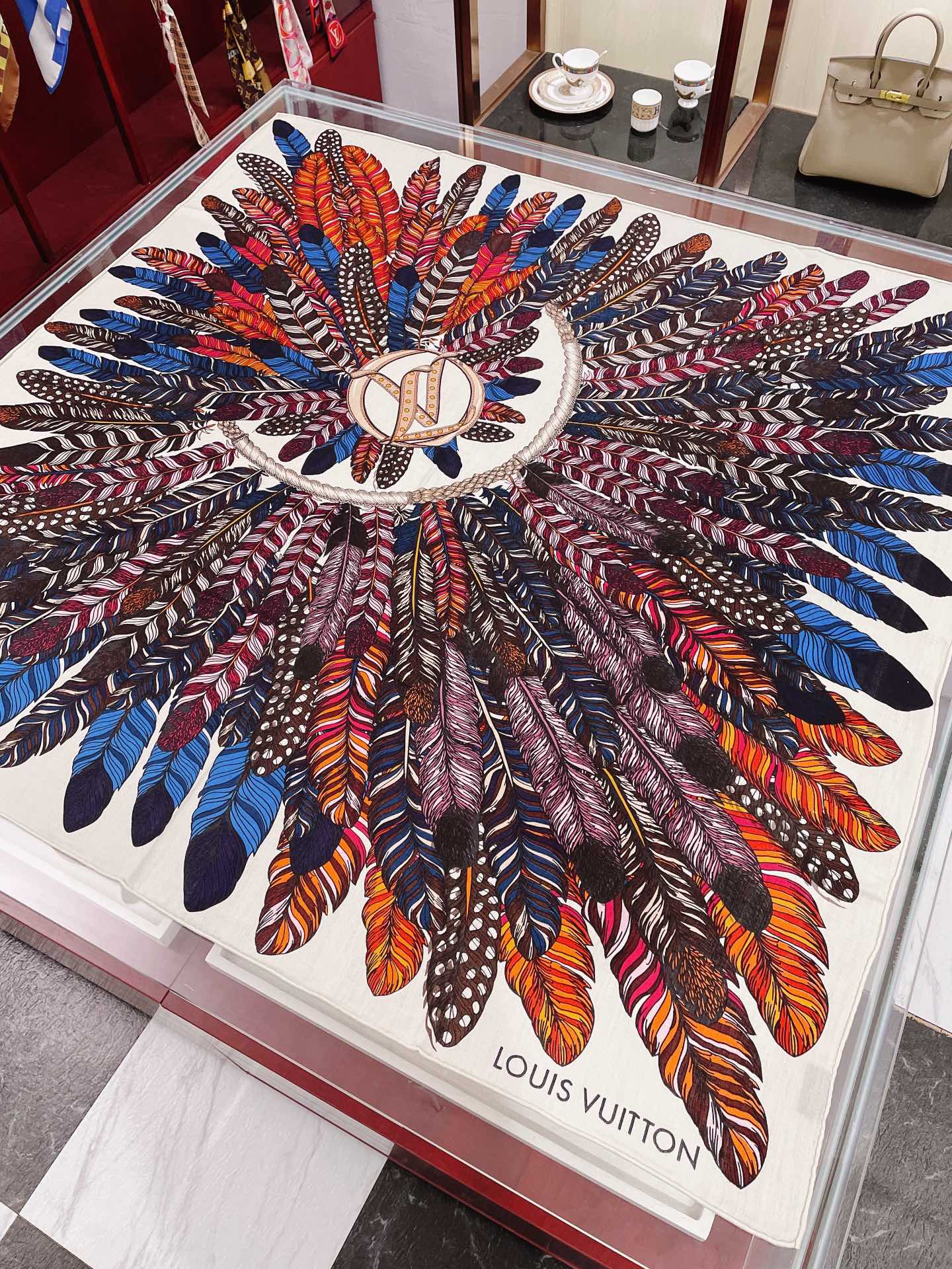 l0vis Vvtt0n scarf 11