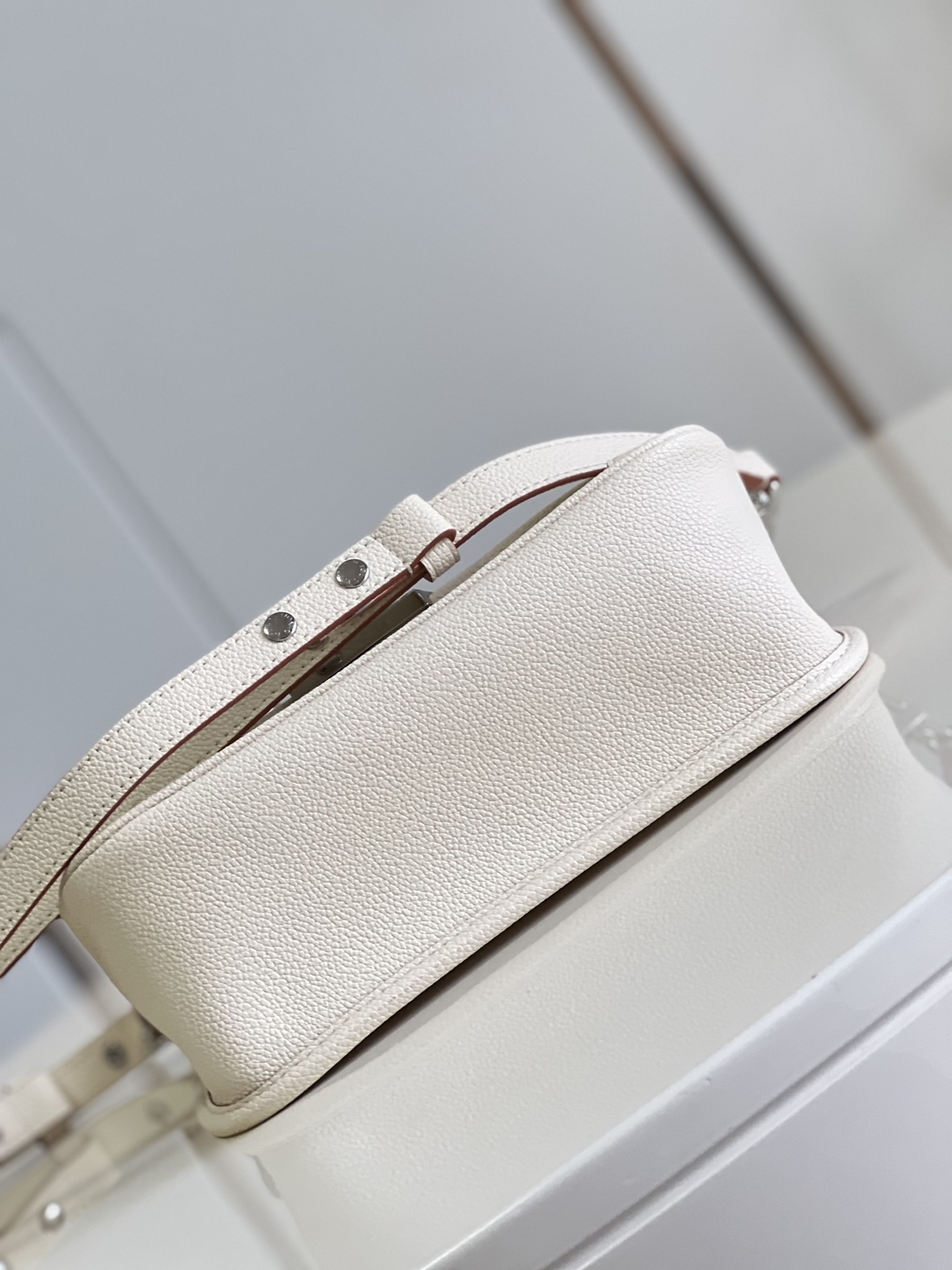 l0vis Vvtt0n papillon bb monogram empreinte leather  m458820 20cm