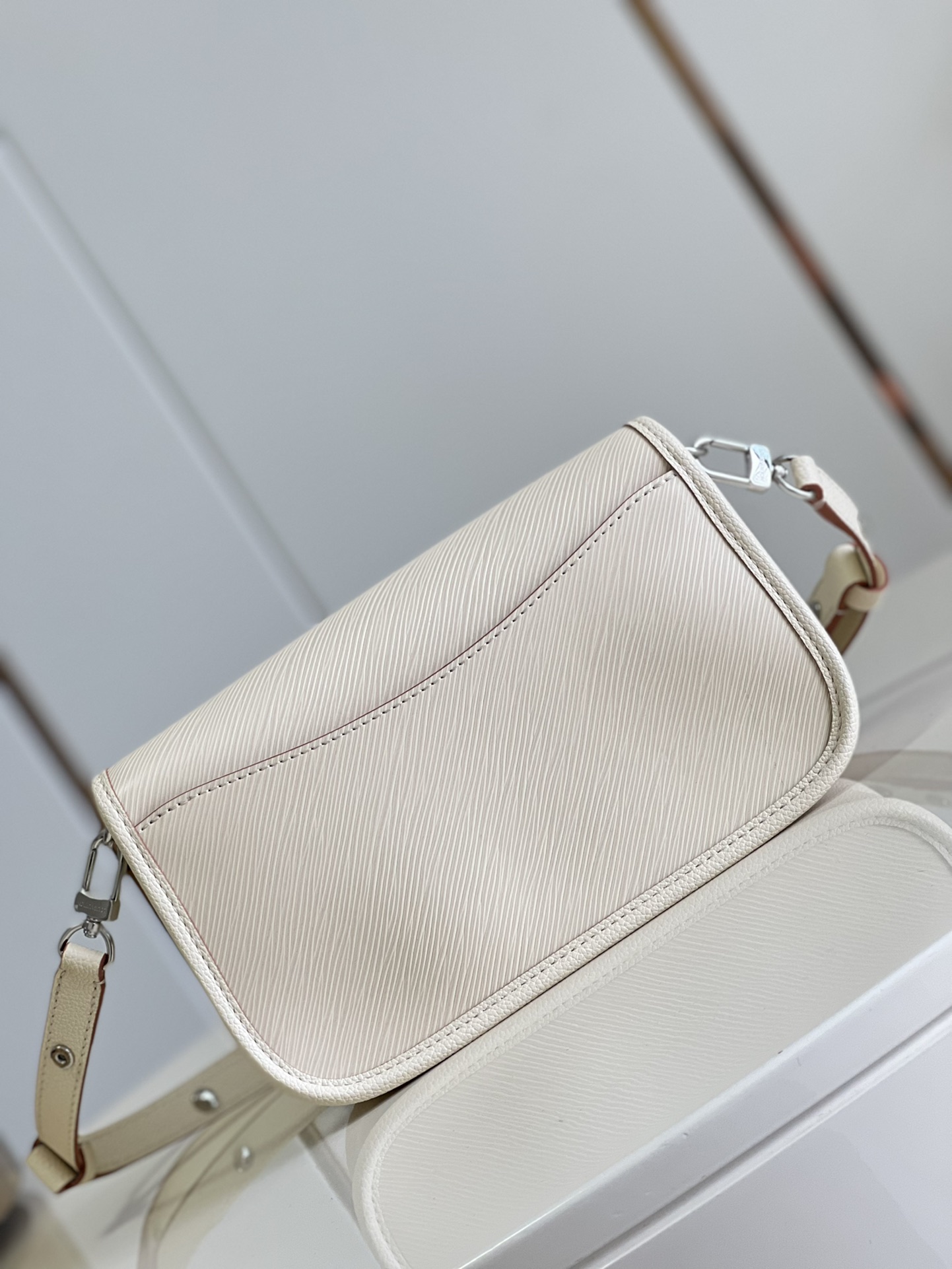 l0vis Vvtt0n papillon bb monogram empreinte leather  m458820 20cm