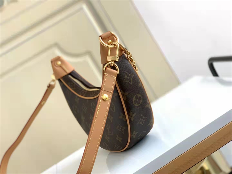 LV Loop Monogram M81098 23cm