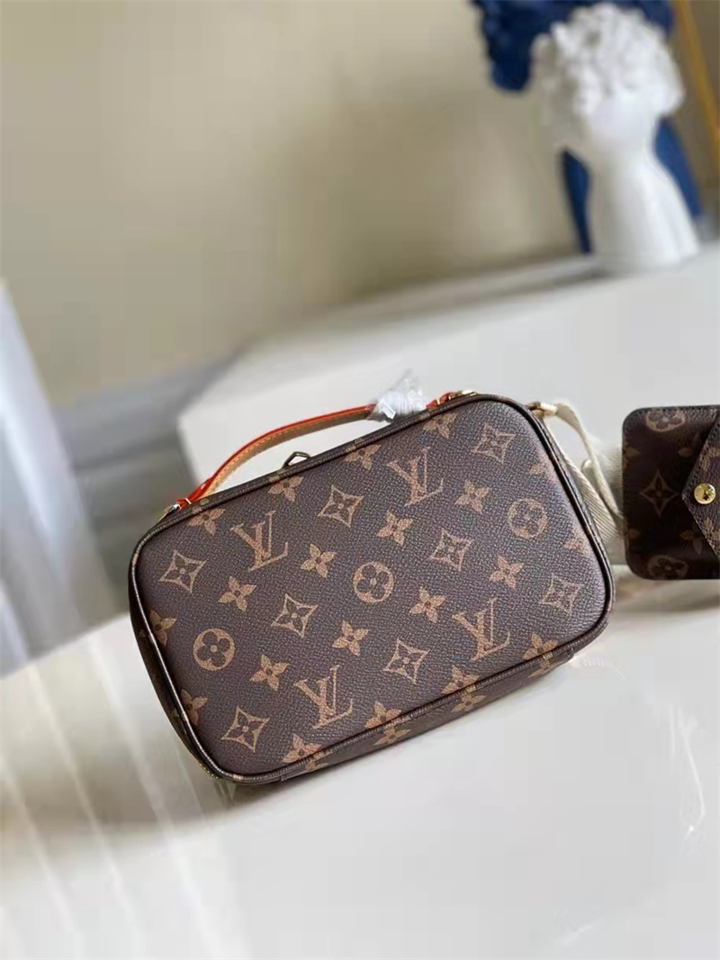 LV Utility Crossbody M80446 18cm