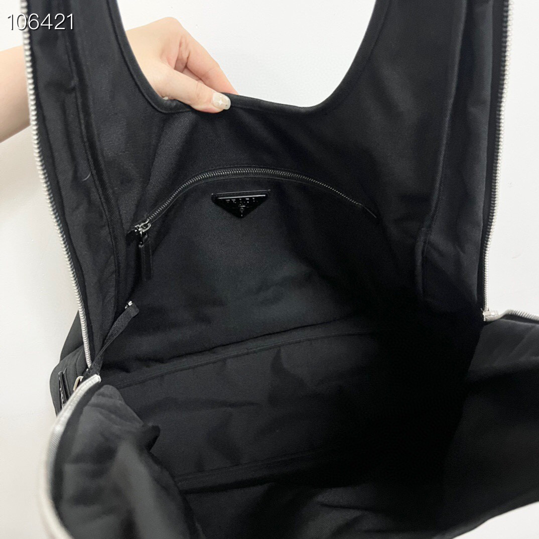 Pra*a triangle large triangle armpit bag 65cm 02