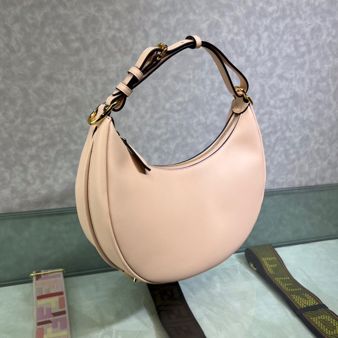 F**di praphy bag 8br789 29cm