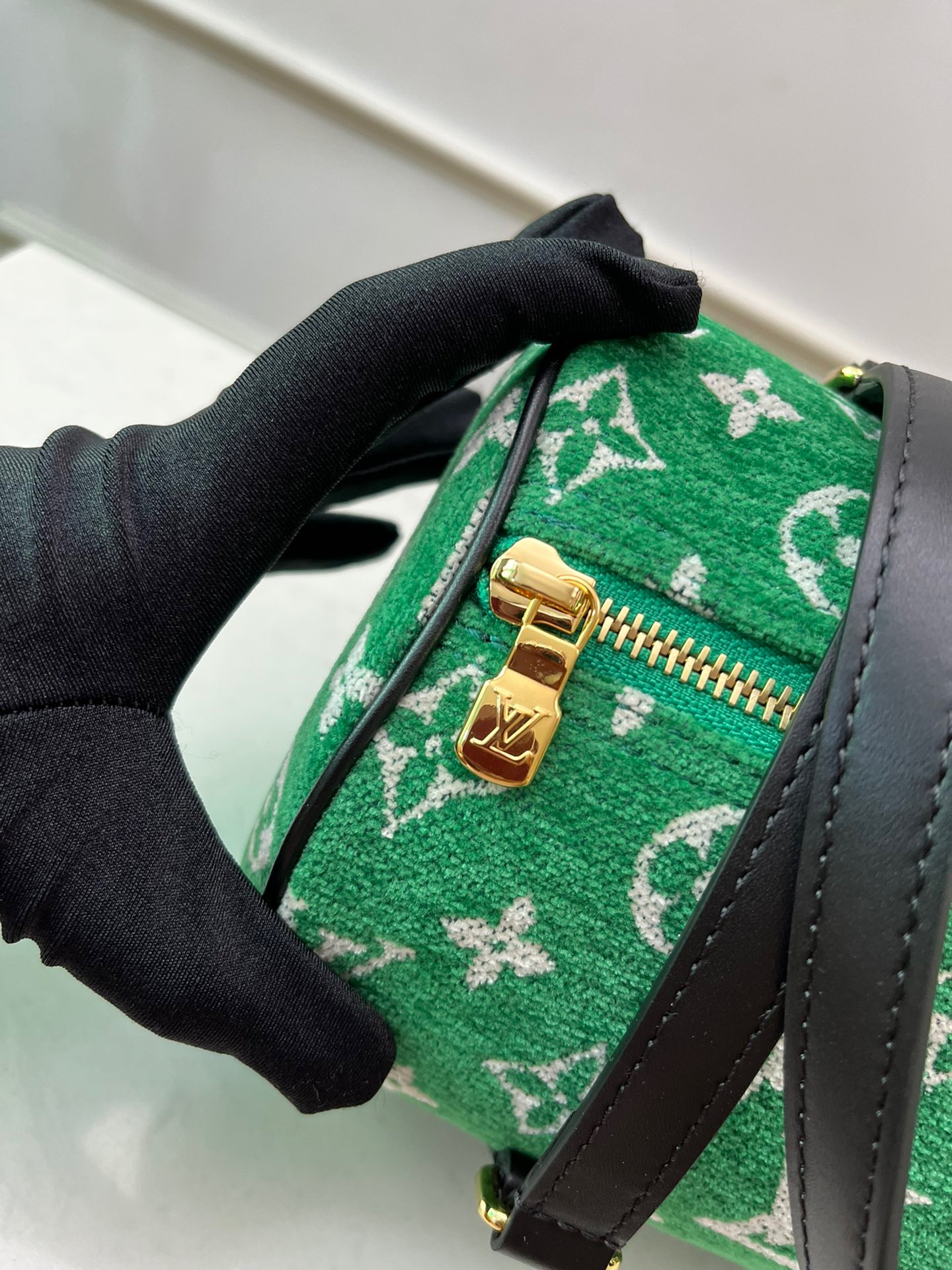 LV shoulder bag M46206 31cm