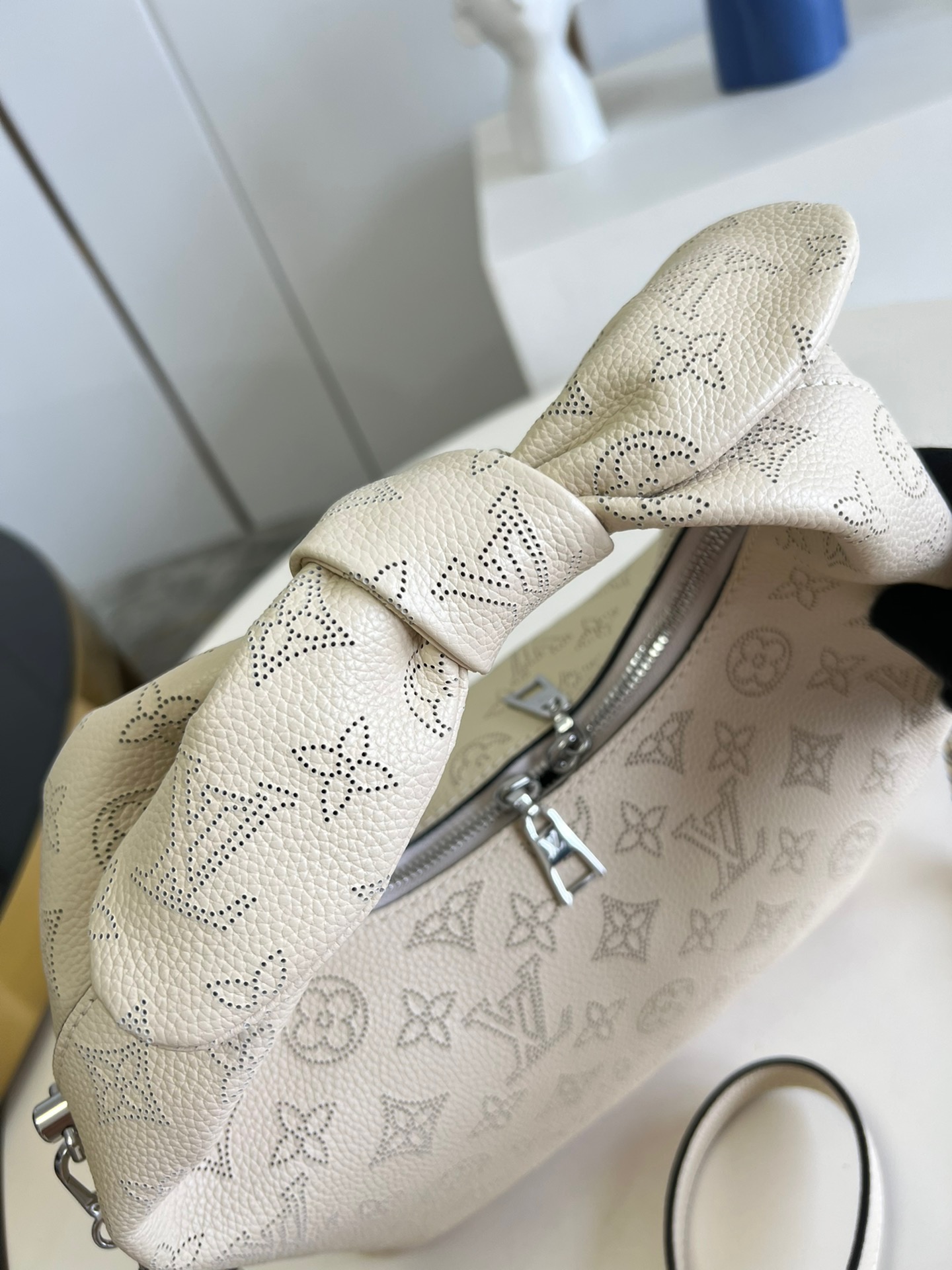 LV Why not PM white M20700 28cm