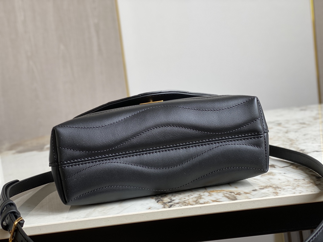 LV NEW WAVE HOLD ME M21720 Black - 23 x 15 x 10cm