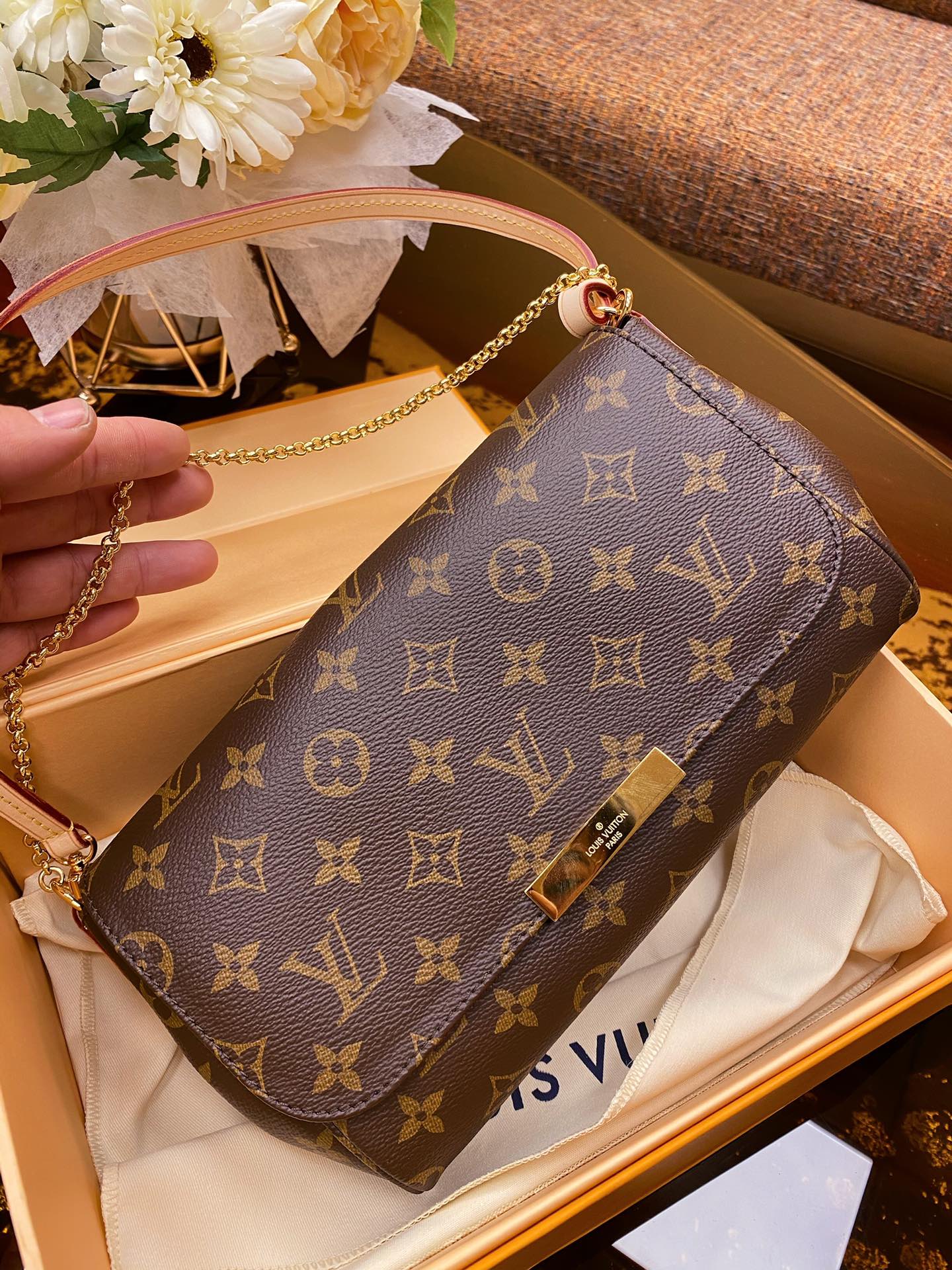 LV FAVORITE MM SHOULDER BAG M40718 - 26 x 15 x 4CM