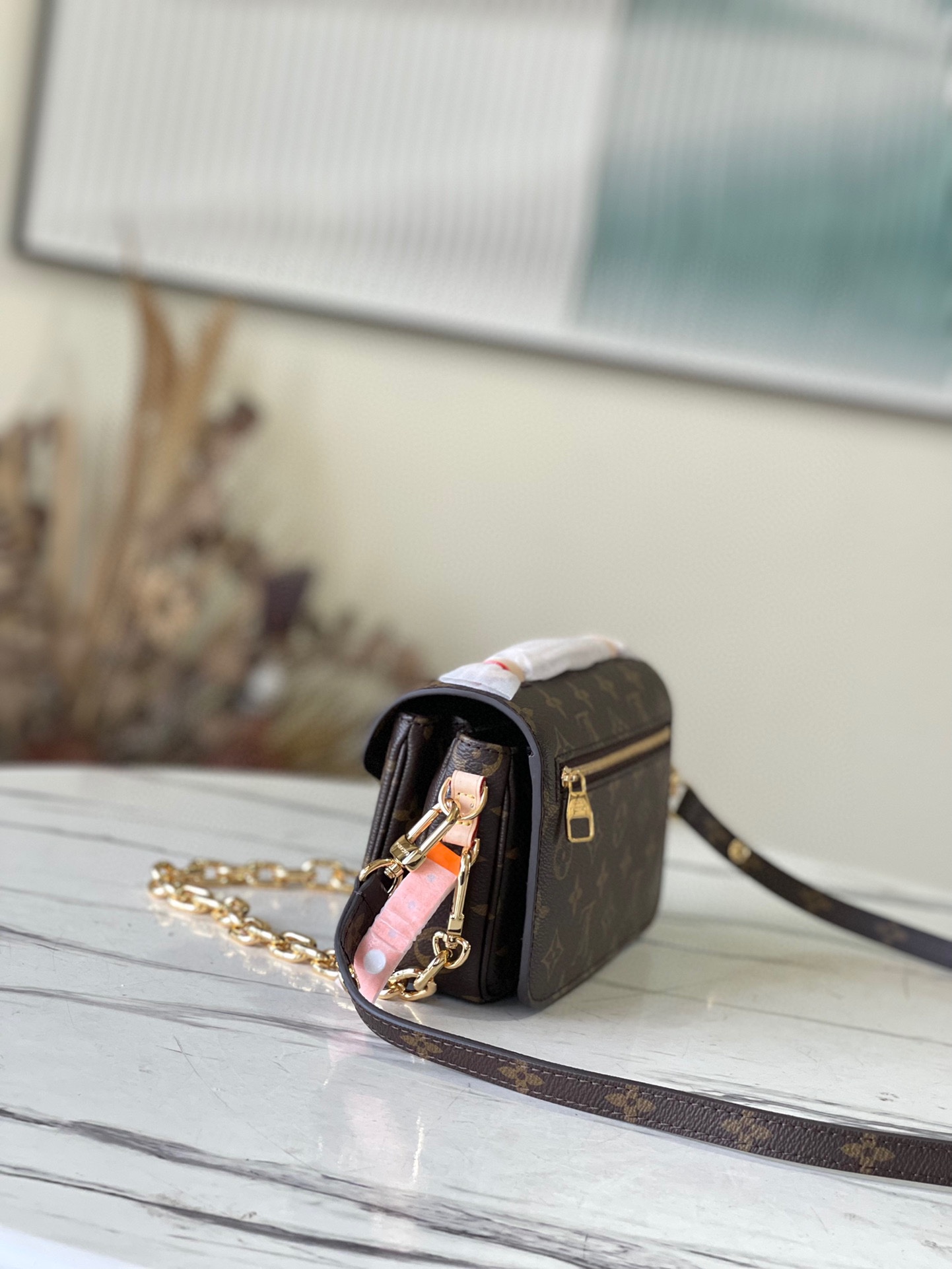 LV Pochette Métis East West handbag M46279 – 21.5 x 13.5 x 6 cm