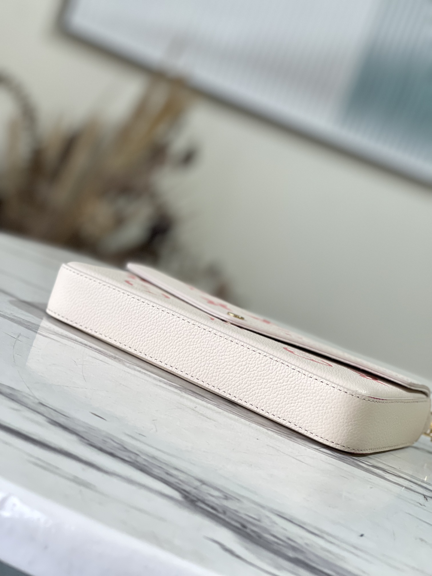 LV POCHETTE FELICIE White M61276 - 21 x 12 x 3 cm