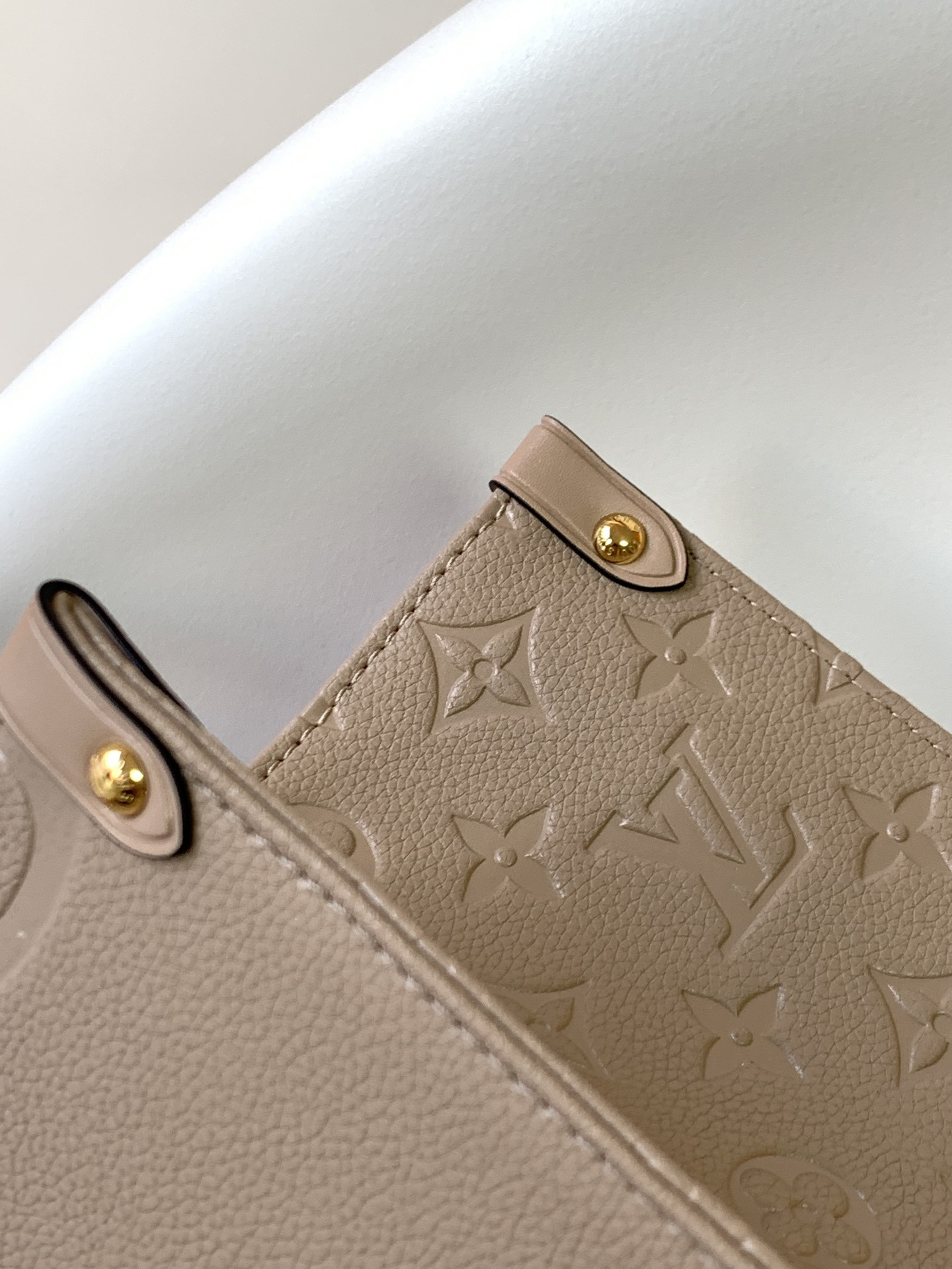 LV OnThe Go Medium Tote bag M45595 Apricot Gray - 35x27x14cm