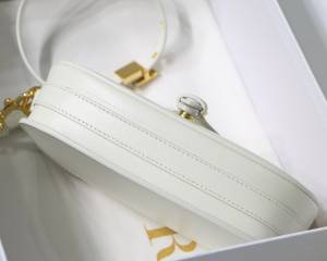 D10r bobby east-west bag smooth leather m9327  white - 22x13x5cm