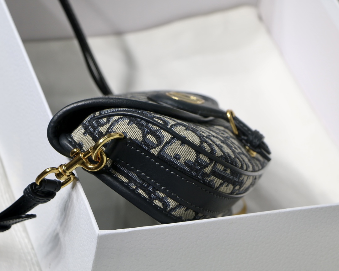 D10r bobby east-west bag blue oblique leather m9327 black - 22x13x5cm