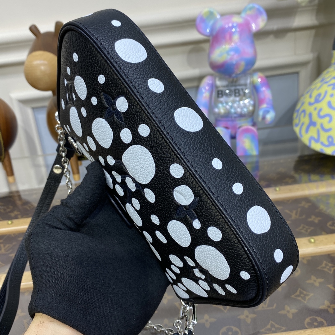 LV x YK Easy Pouch On Strap M81908 Black and white - 19 x 11.5 x 3 cm