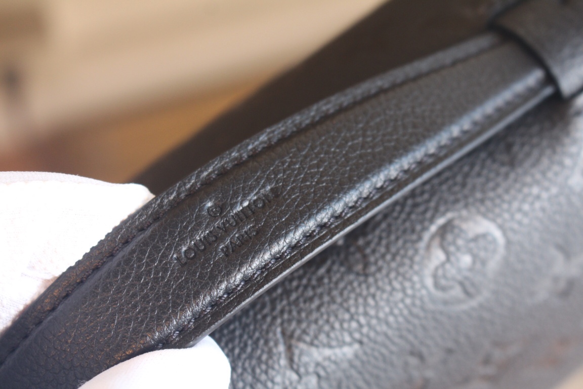lV Pochette Métis Monogram Empreinte Leather Black M41487 - 25x19x7cm