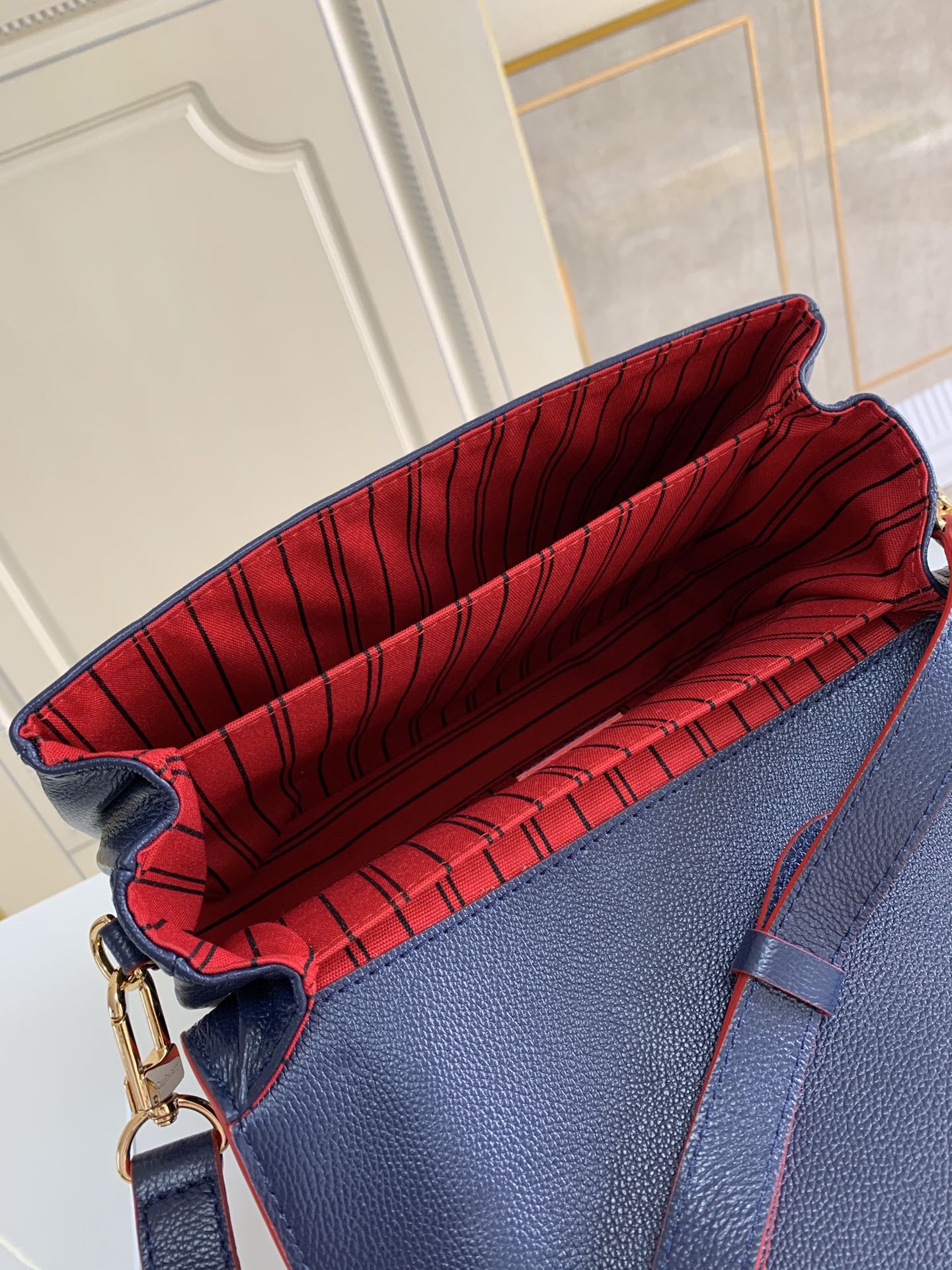 lV Pochette Métis Monogram Empreinte Leather Marian Rouge M41487 - 25x19x7cm