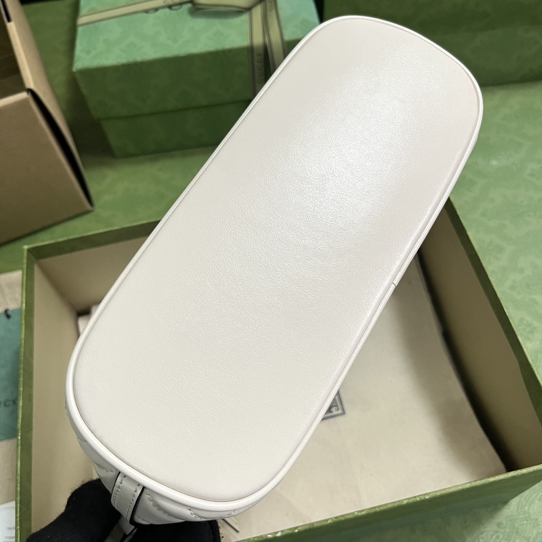 GG Marmont shoulder bag White 739166 – 23cm x 12cm x 10cm