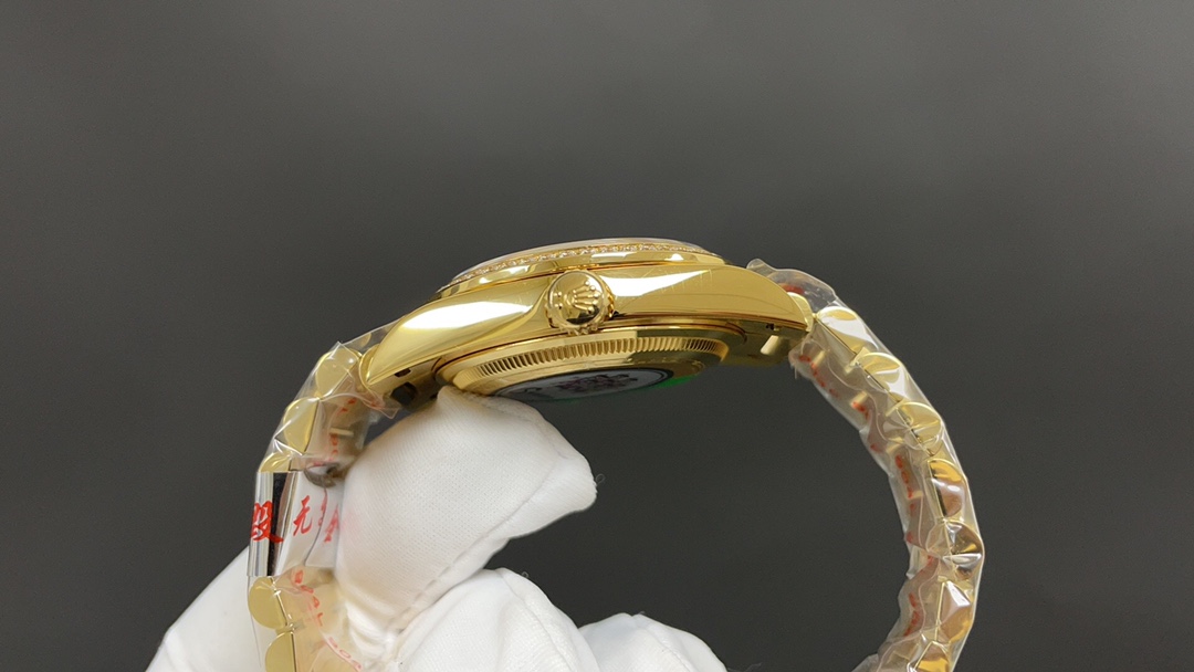 R01ex oyster perpetual day and  date  golden and blue 36 mm 2836