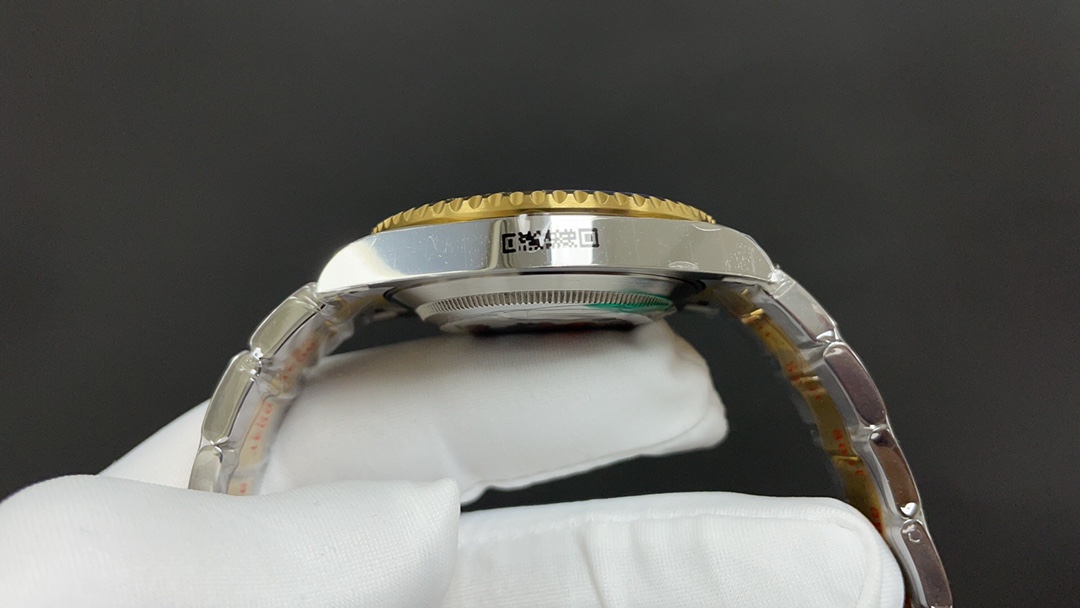 R01ex oyster perpetual submariner 40mm golden and blue