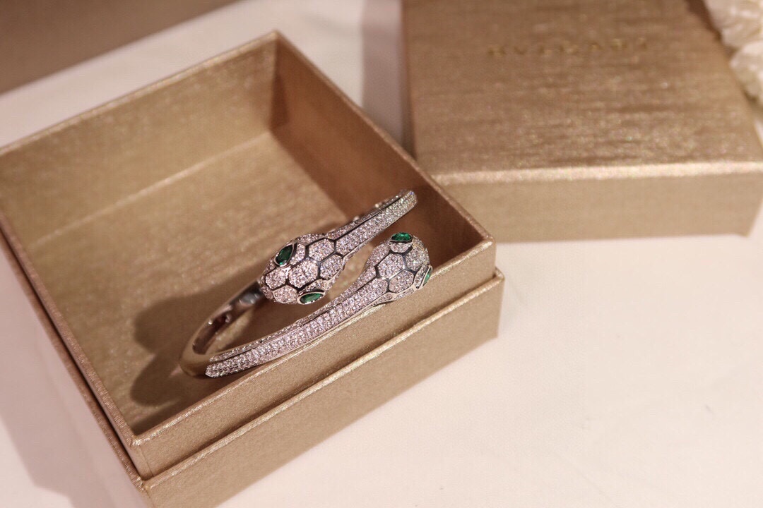 Bv1g*ai serpenti white gold 18k