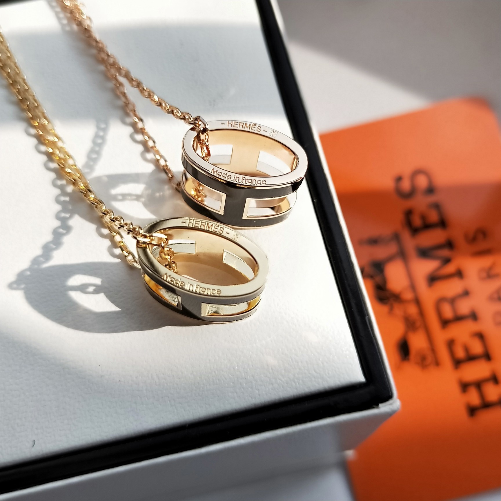 H**me5 pop h necklace