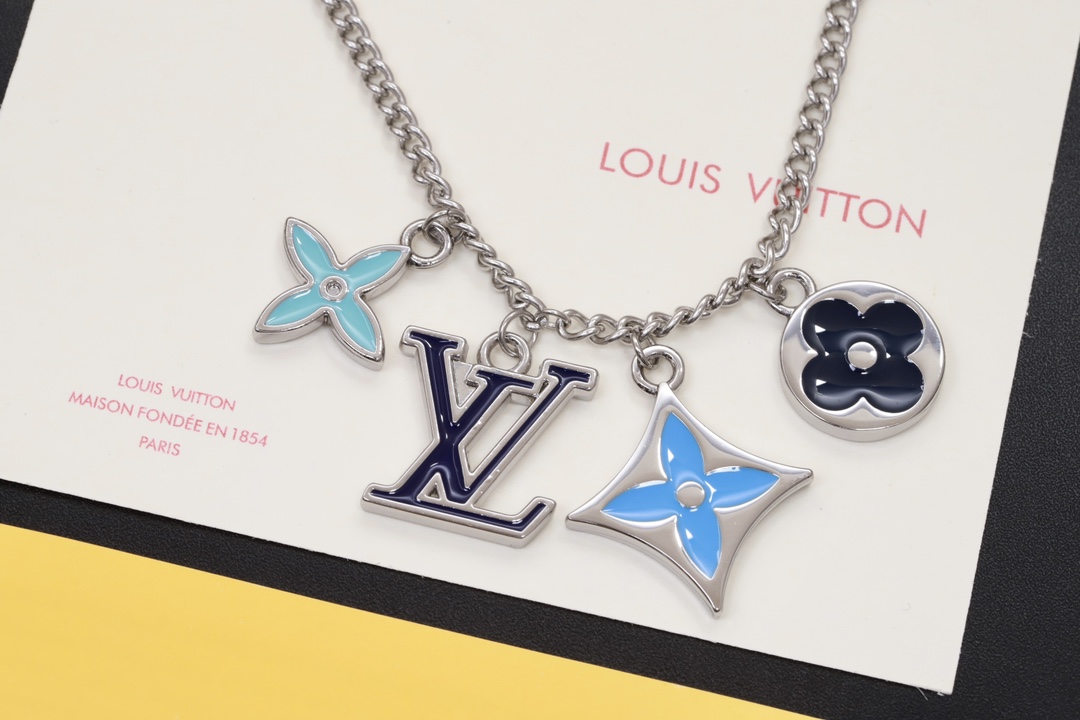 LV INSTINCT ENAMELLED necklace
