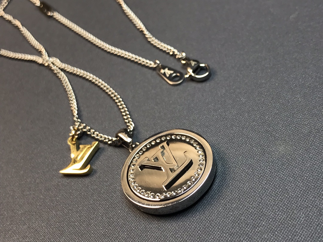 lv l0vis Vvtt0n necklace  002