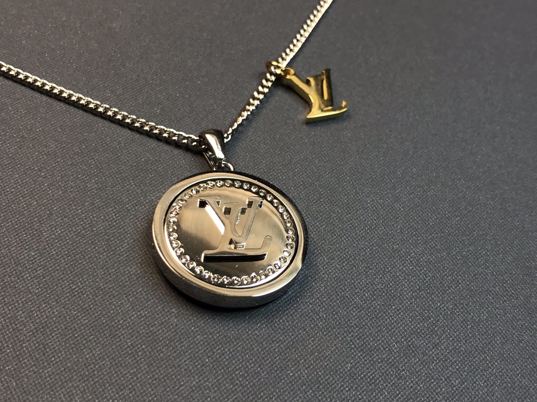 lv l0vis Vvtt0n necklace  002