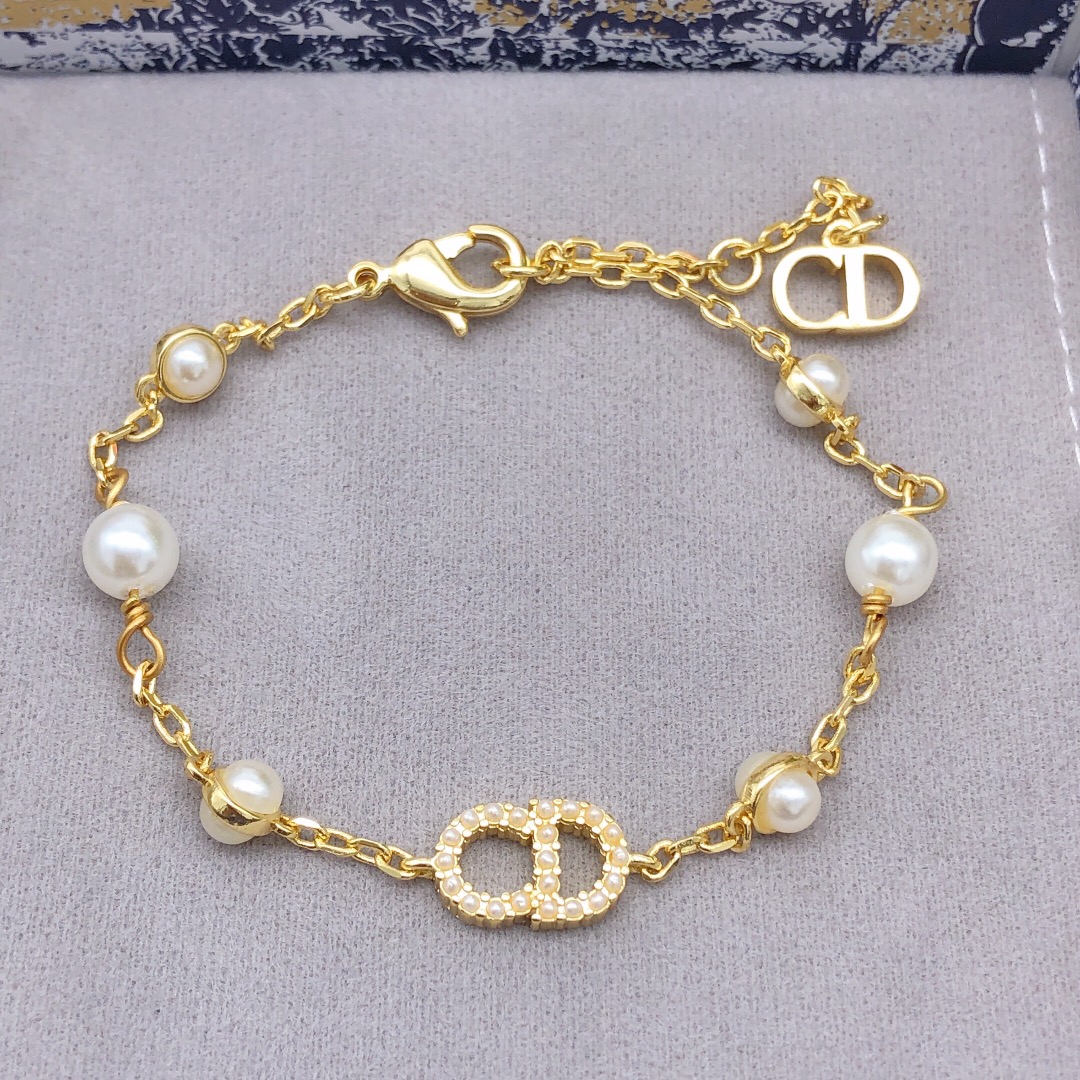D10r cd golden  peal bracelet