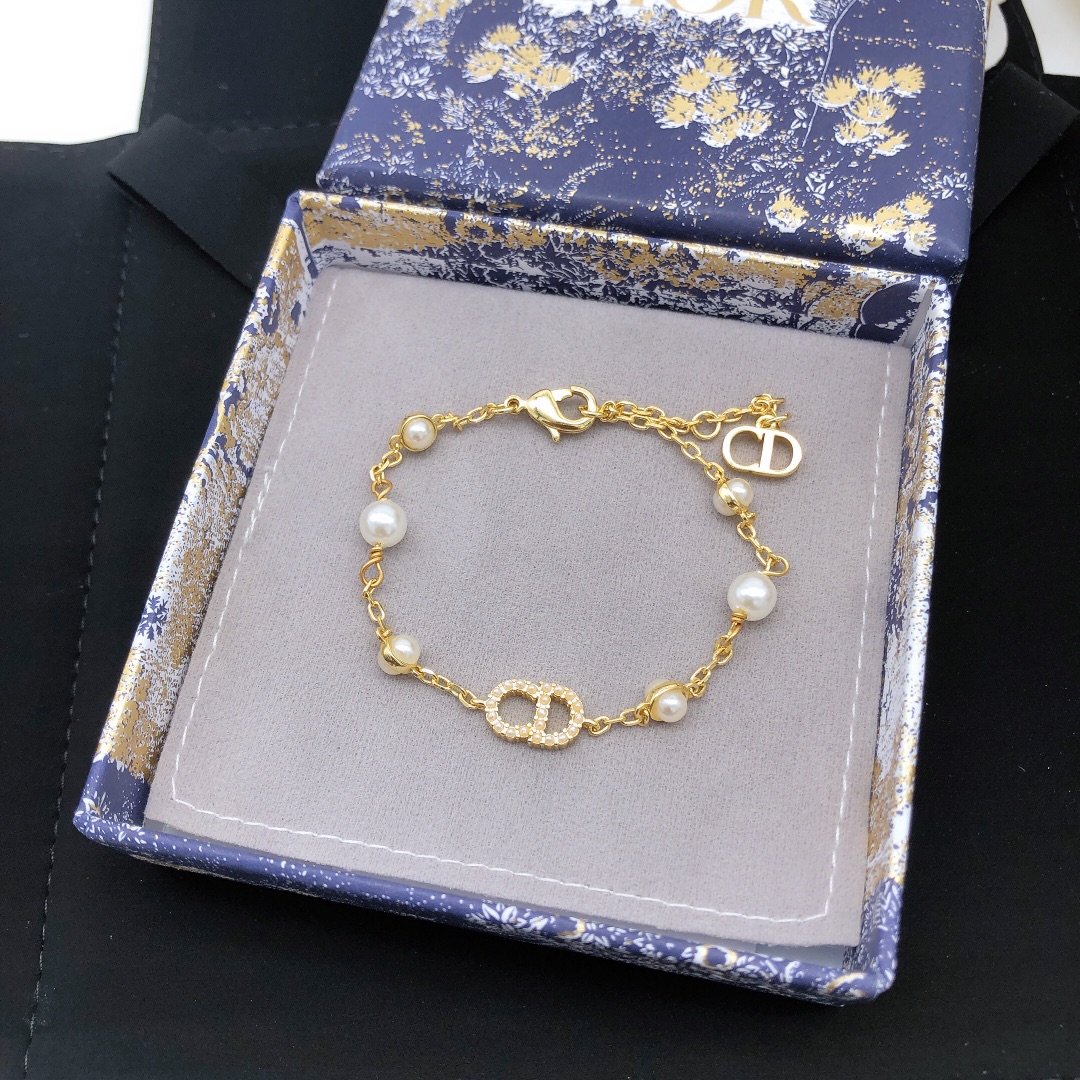 D10r cd golden  peal bracelet