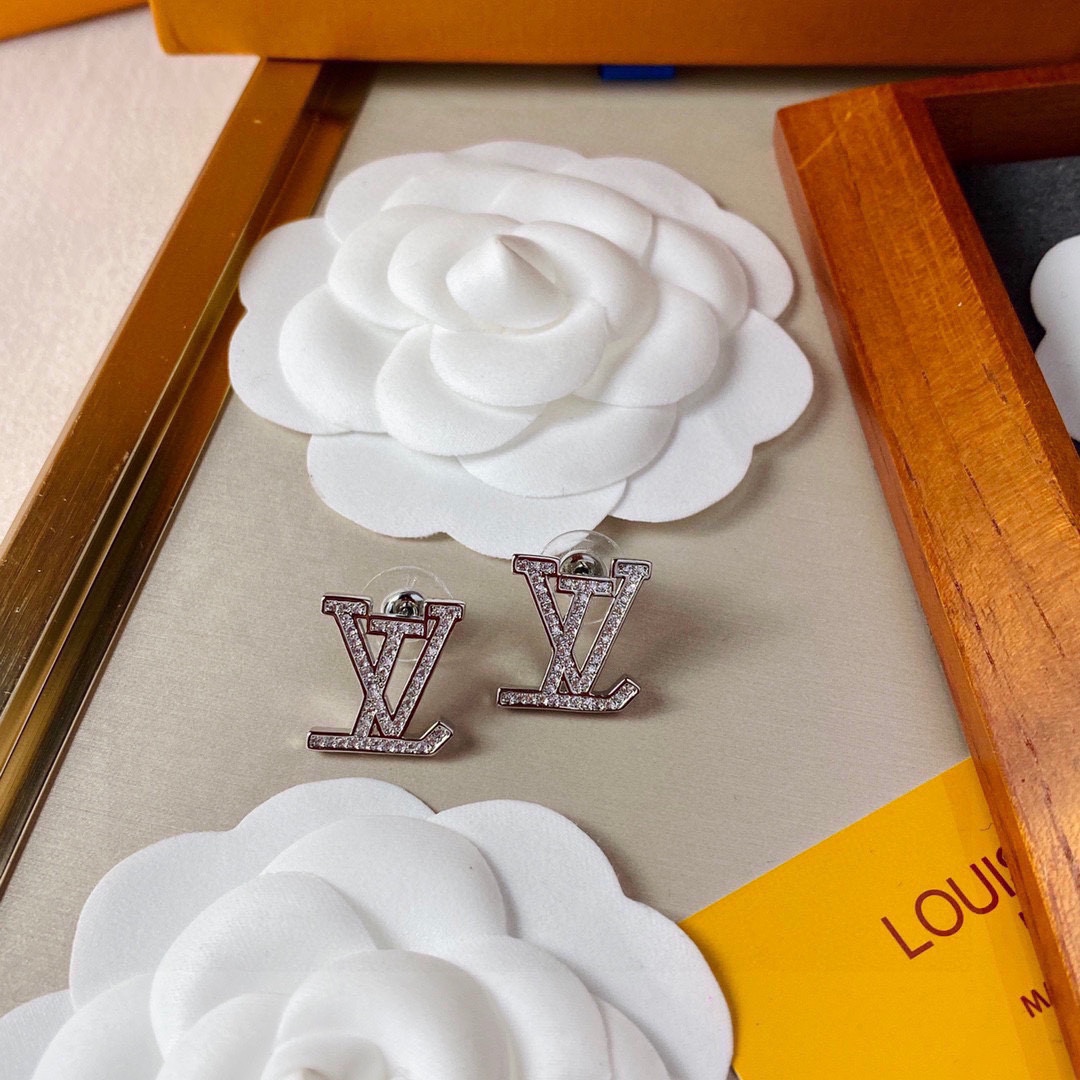 l0vis Vvtt0n earring 022