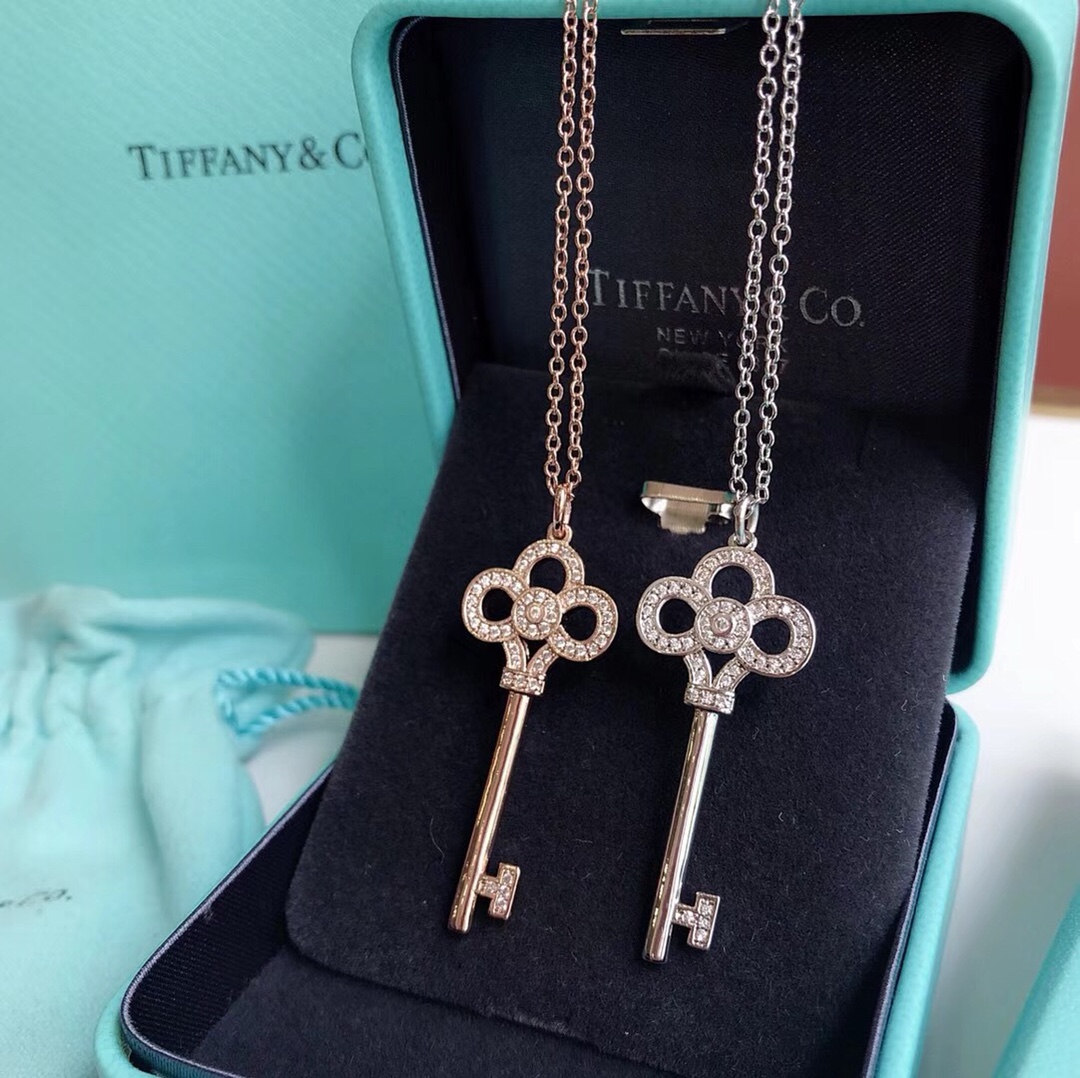 T*f*ny   keys necklace