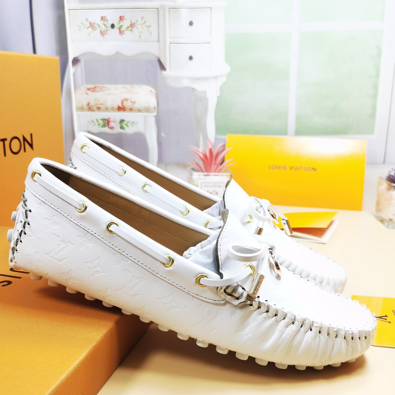 LV flat white shoe cawhide sheepskin 35-46