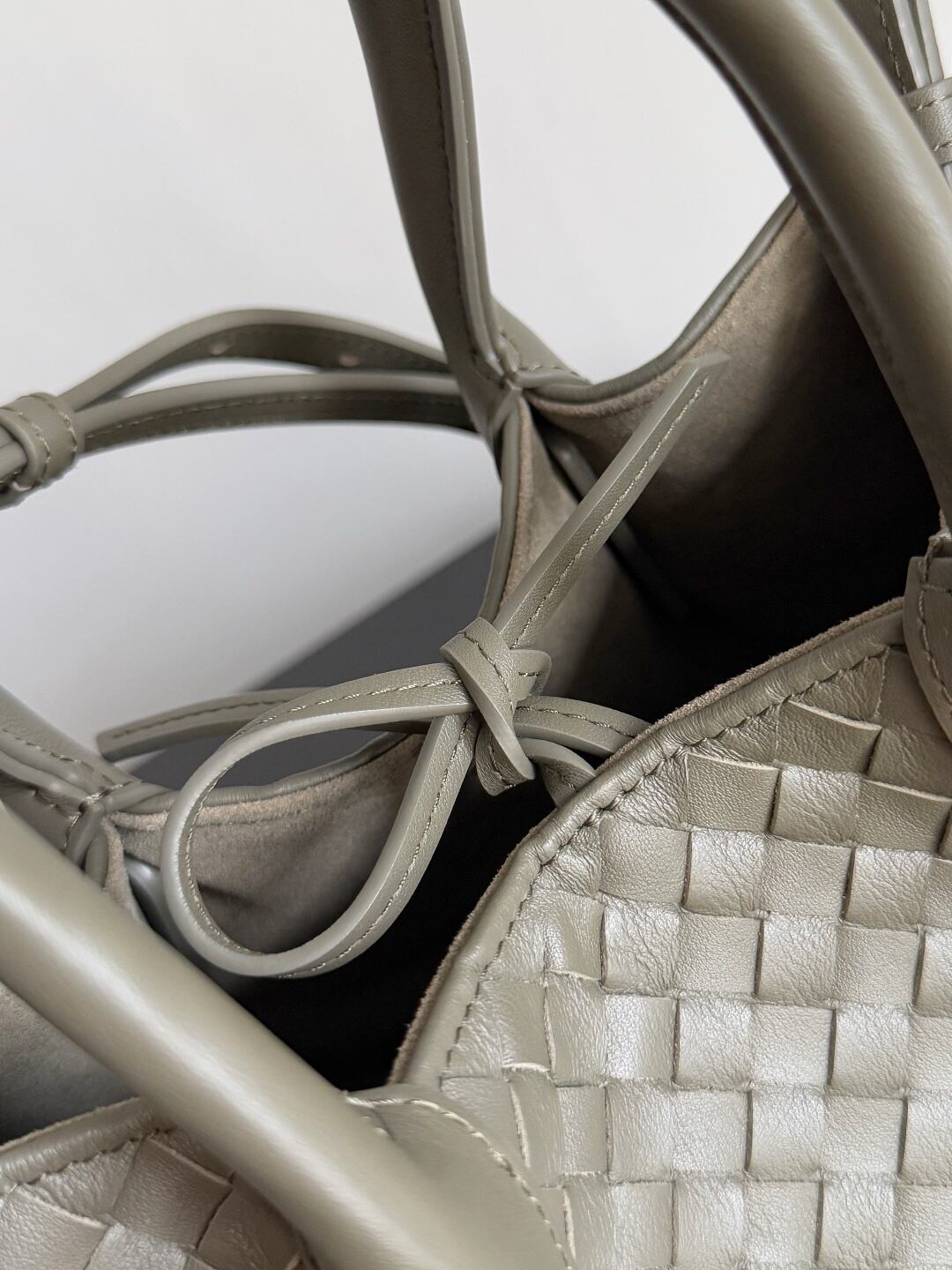 b0tt*ga Ven*ta 2025 pinacoteca 24*15*12cm