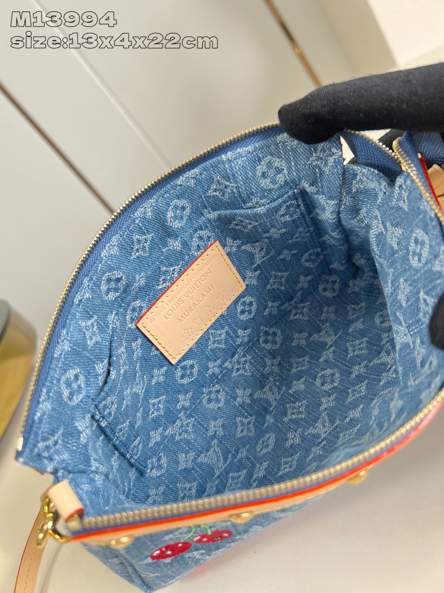 lv Pochette Accessoires 13 x 4 x 22