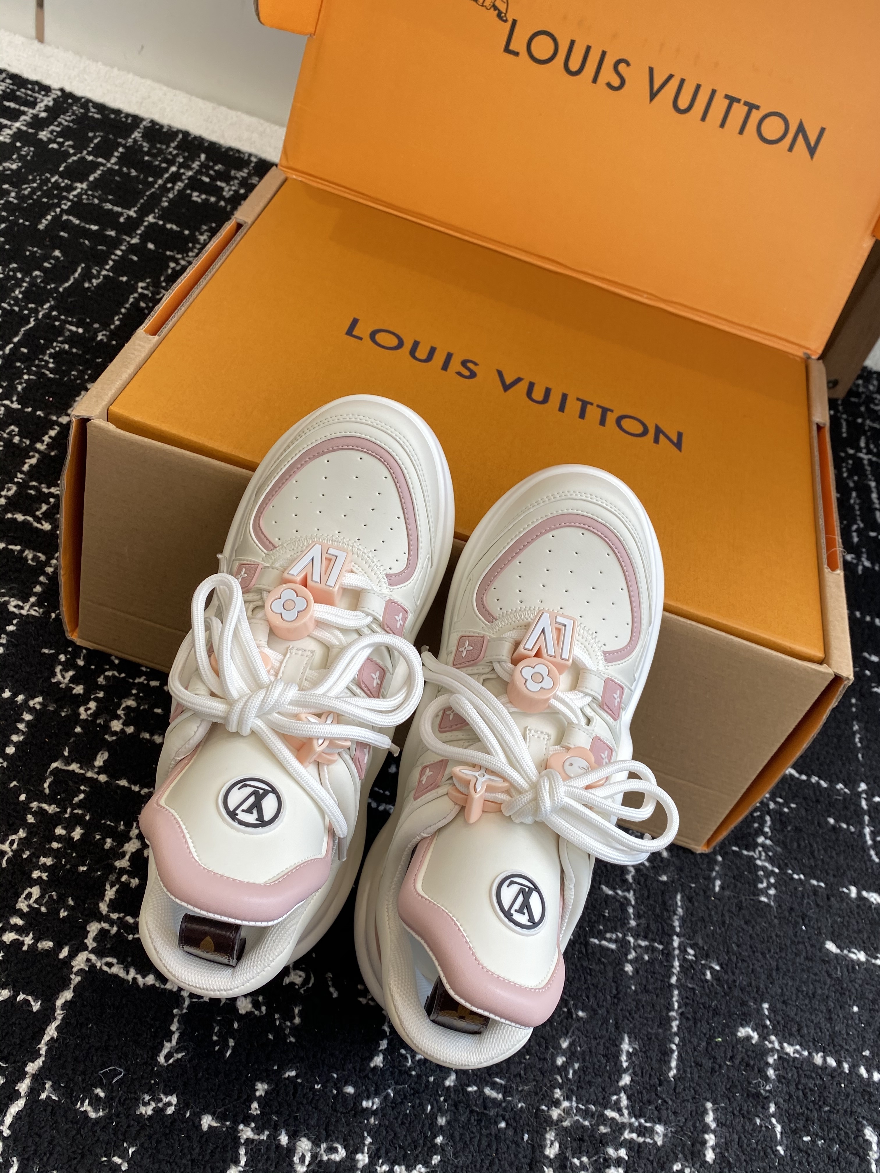 LV Sneaker 05