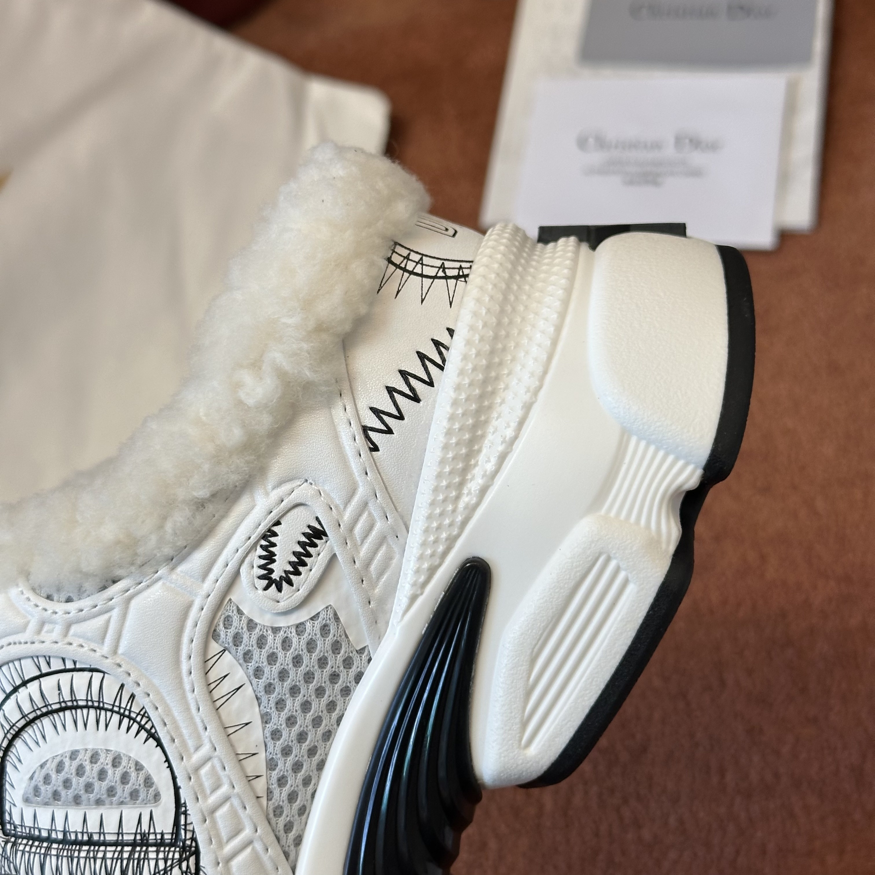 D10r low-top plush sneakers 02